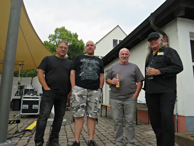 (links) Michael Niski mit der Technik im Dauereinsatz bei der Kerwe | Foto: Brigitte Melder