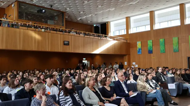 An der Hochschule für Wirtschaft und Gesellschaft Ludwigshafen starten mehr als 1.100 neue Studierende ins Wintersemester. | Foto: HWG LU