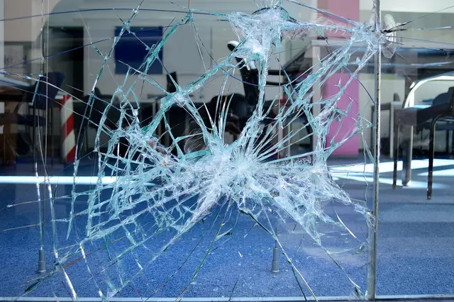 Ein Einbruch in die Grundschule Neckargemünd beschäftigt die Polizei: Unbekannte stahlen Elektrowerkzeuge im Wert von rund 6.000 Euro. Zeugen sollen sich beim Polizeirevier Neckargemünd melden. | Foto: cunaplus/stock.adobe.com