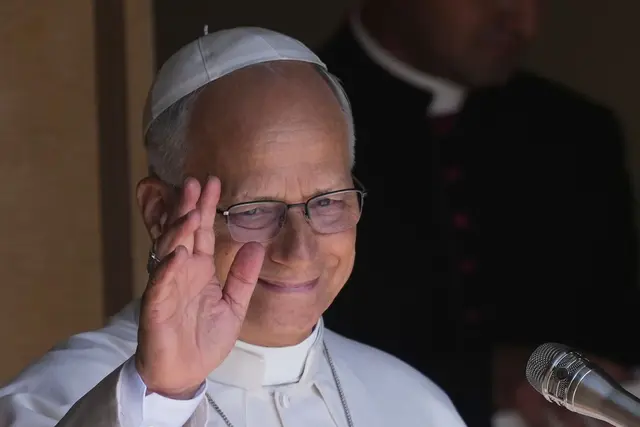 Etliche Katholiken aus Rheinland-Pfalz und dem Saarland werden zum Papstbesuch am 28. September nach Metz fahren (Archivbild) | Foto: Andrew Medichini/AP/dpa