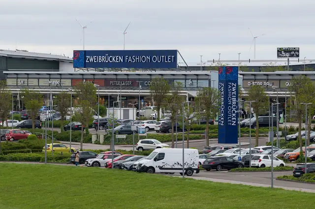 25 Jahre nach Eröffnung wird das Outlet in Zweibrücken erweitert. (Symbolbild) | Foto: Oliver Dietze/dpa