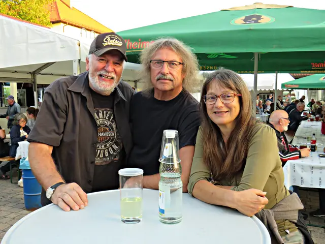 Klaus Städtler mit dem Ehepaar Getrud und Manfred Hauer aus Neustadt | Foto: Brigitte Melder