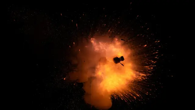 Ein Gebüschbrand in Mannheim-Käfertal nach mutmaßlich gezündeten Feuerwerkskörpern beschädigte einen Zaun und eine Holzgartenhütte. Die Polizei ermittelt wegen fahrlässiger Brandstiftung und sucht Zeugen. | Foto: AL-U-MA/stock.adobe.com