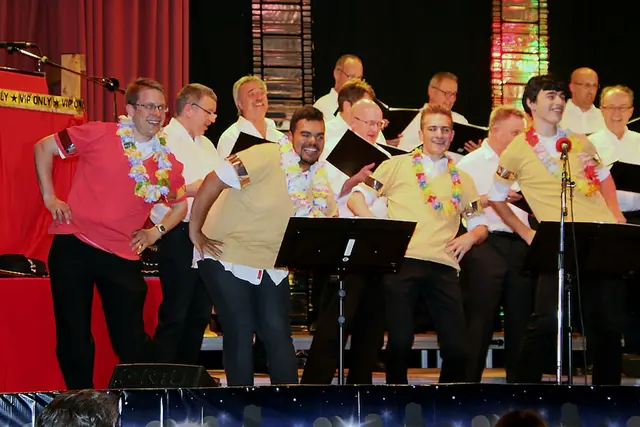 Die Vocal Cords des MGV 1891 Esthal bringen ihr Jahreskonzert mit Liedern rund um Farben auf die Bühne. | Foto: MGV Esthal