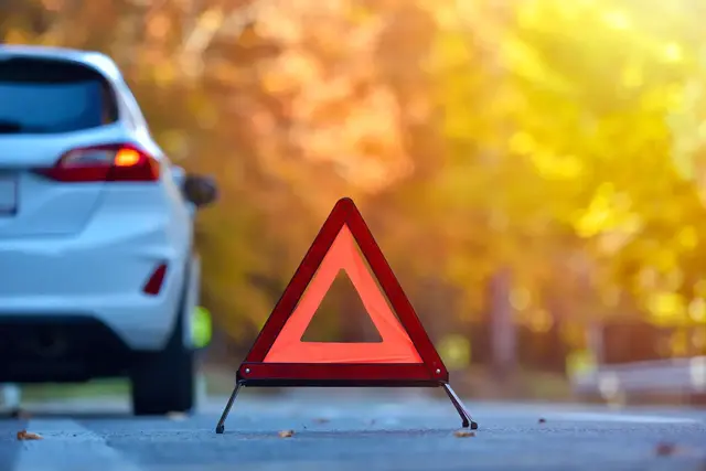 Ein 7-jähriger Junge wurde bei einem Unfall in der Hauptstraße schwer verletzt. Nach dem Zusammenstoß mit dem Außenspiegel eines Pkw brachte ein Rettungshubschrauber das Kind in ein Krankenhaus. | Foto: Daniel CHETRONI/stock.adobe.com