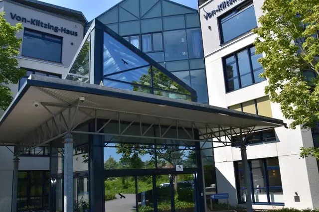 Wer ein Anliegen bei der Verkehrsüberwachung hat, steht an zwei Tagen vor verschlossenen Türen. | Foto: Stadt Landau