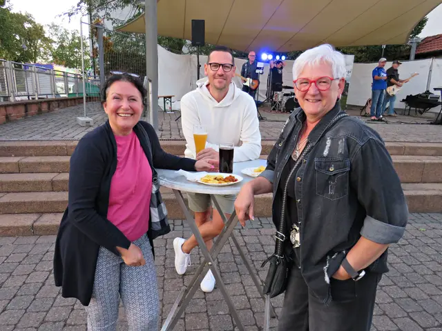 Vom Kreativhaus h6 auf den Kerweplatz: Tina Krauss, Michael Becker und Anke Oswald | Foto: Brigitte Melder