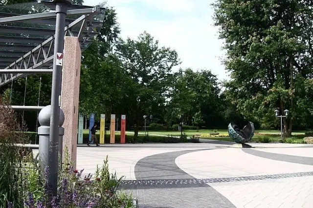 Ein gemeinsamer Spaziergang im Kurpark bietet Gelegenheit für Bewegung und Gespräche. | Foto: Tourismusverein Bad Bergzabern e.V.