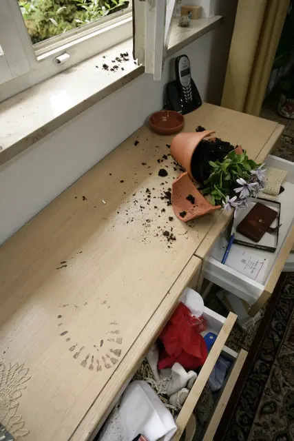 Nach einem Einbruch in zwei Wohnhäuser in Bissersheim sucht die Polizei nach einem geflüchteten Täter. Der Mann soll Schmuck gestohlen haben und wurde von einem Zeugen überrascht. (Symbolbild) | Foto: Polizeidirektion Neustadt/Weinstraße