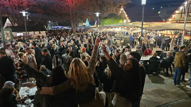 Volle Gassen und dichte Feststimmung gehören am Wochenende in der Pfalz ebenso dazu wie Weinfeste, Kerwen und große Ortsveranstaltungen. | Foto: Eva Bender