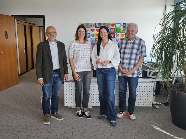 Sind für jede Unterstützung des Nothilfefonds dankbar: Ludwig Steiner (v. l.), Leiter des Referats Jugend und Sport, Stefanie Kraft vom SBBD, Beigeordnete Anja Pfeiffer und Hans Dieter Keim, Sprecher des Arbeitskreises | Foto: Stadt KL/gratis