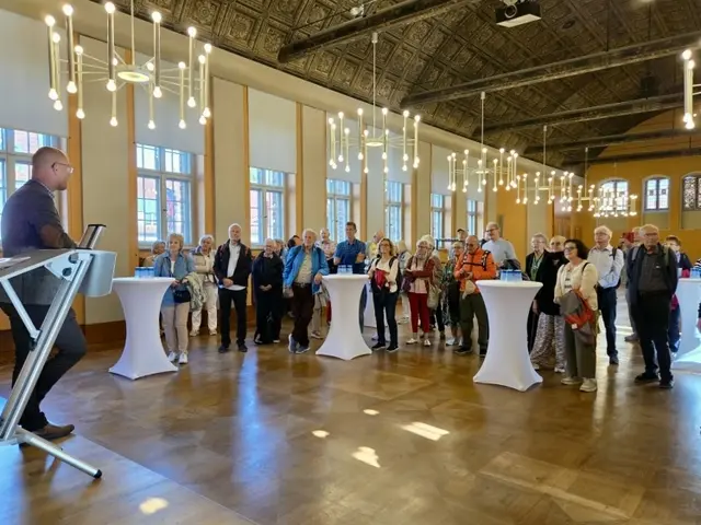 Oberbürgermeister Daniel Keip bei der Begrüßung der Gäste aus Kaiserslautern im Rathaus.  | Foto: Stadt Brandenburg/gratis