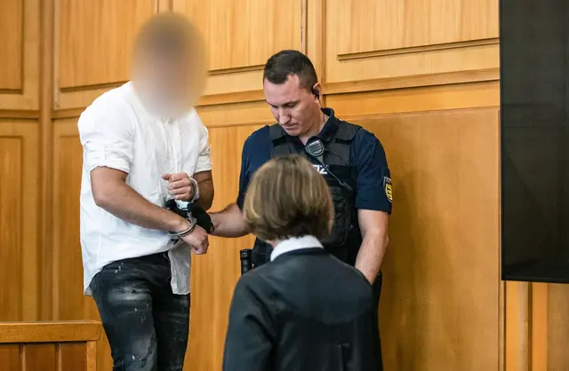 Das Gericht sieht den Mann trotz seiner Haft als Gefahr an. (Archivbild)  | Foto: Christoph Schmidt/dpa
