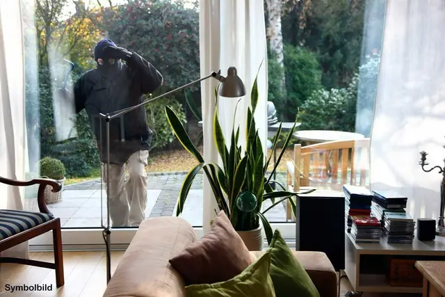 Nach einem Wohnungseinbruch in der Conrad-Hist-Straße in Speyer sucht die Kriminalpolizei Zeugen. Unbekannte stahlen Schmuck und entkamen unerkannt. (Symbolfoto) | Foto: Polizei Rheinland-Pfalz
