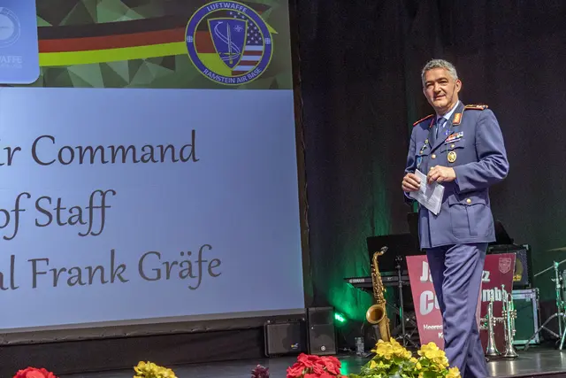 Generalmajor Frank Gräfe gab einen Rückblick auf 70 Jahre Deutsche Luftwaffe. | Foto: Stefan Layes