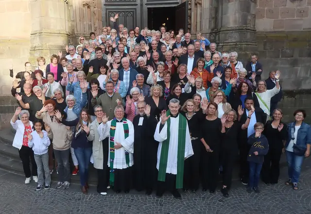 Gruppenfoto vor der Wendelinusbasilika. | Foto: Kreisstadt St. Wendel / Josef Bonenberger