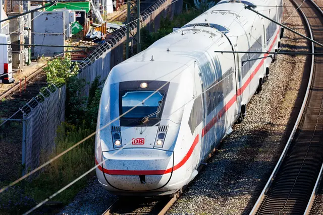 Die Sperrung betrifft auch den Fernverkehr. (Symbolbild) | Foto: Philipp von Ditfurth/dpa