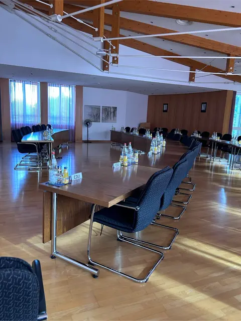 Ein Wechsel im Rat oder Ausschuss bringt neue Ansprechpersonen und Zuständigkeiten in der Kommunalpolitik. | Foto: © Verbandsgemeindeverwaltung Edenkoben