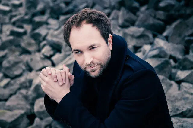 Die Pfalzphilharmonie Kaiserslautern spielt mit Pianist Herbert Schuch (Foto) Werke von Beethoven, Ravel und Rachmaninow in der Fruchthalle  | Foto: Felix Broede/gratis