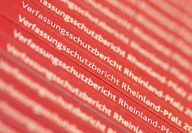 Rudi Heimann wechselt die Rheinseite und wird Chef des Verfassungsschutzes in Rheinland-Pfalz. (Symbolbild) | Foto: Fredrik von Erichsen/dpa