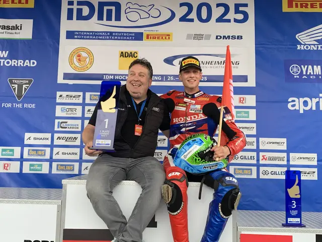 Honda-Teamchef Jens Holzhauer und Florian Alt  | Foto: Michael Sonnick