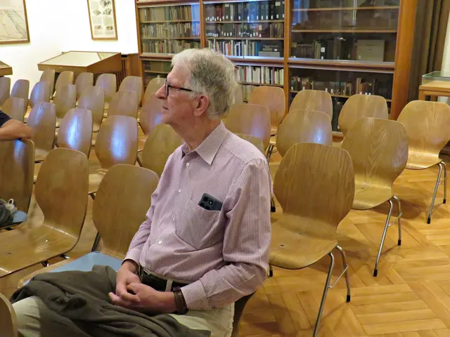 Kunstinteressierter Elmar Weigel mit der Stadtgeschichte verbunden | Foto: Brigitte Melder