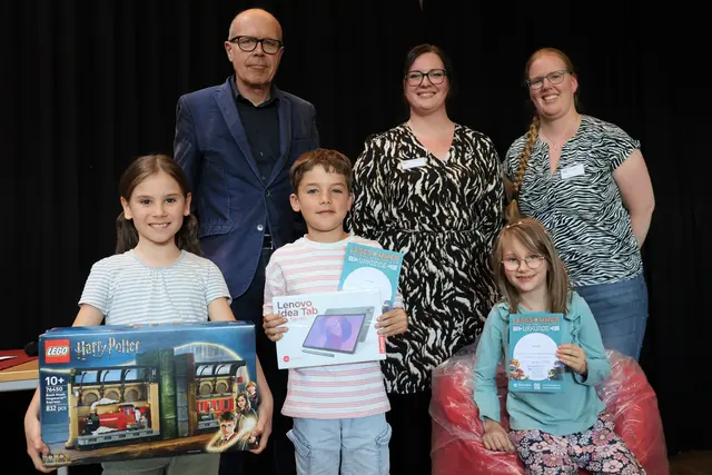 Beim Lesesommer in der Stadtbibliothek feiern Kinder und Jugendliche zum Abschluss ihre gelesenen Bücher. | Foto: Stadt Landau