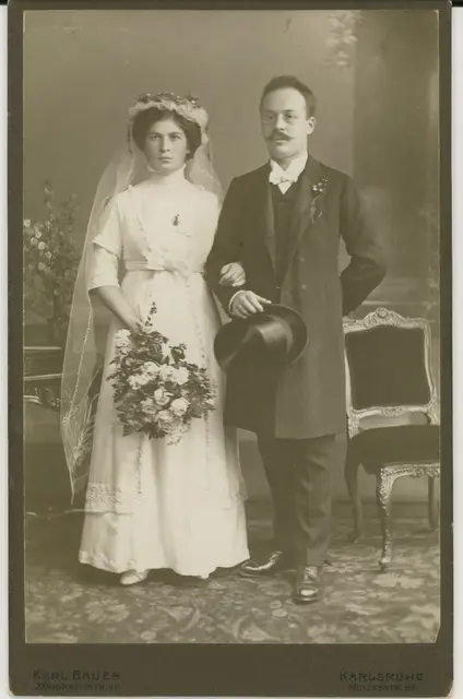 Foto: Der Nobelpreisträger und seine Karlsruher Ehefrau: Leopold Ružička mit Anna Albina Hausmann, die er 1912 in Karlsruhe heiratete. (Quelle: KIT-Archiv, 28010, I/3206)