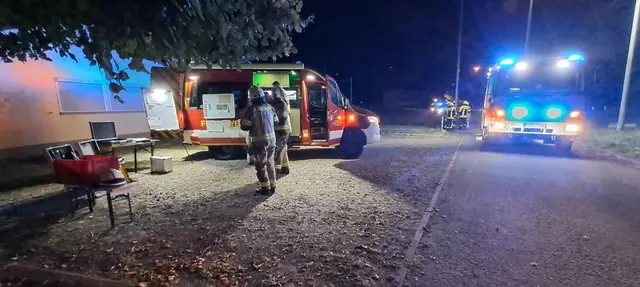 Feuerwehr und Rettungsdienst trainieren nachts die Rettung von 16 Verletzten aus einem Regionalzug. | Foto: Freiwillige Feuerwehr Verbandsgemeinde Kusel-Altenglan