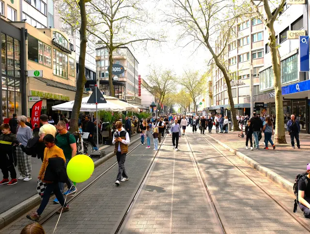 Von der Schuhmeile bis zum Obst- und Gemüsemarkt: Der verkaufsoffene Sonntag am 27. September bringt unterschiedliche Ausflugsziele in der Region zusammen. | Foto: Thorsten Kornmann