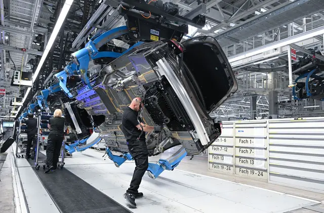 Mercedes-Benz: «Für das gleiche Geld mehr arbeiten.» (Symbolbild)  | Foto: Bernd Weißbrod/dpa