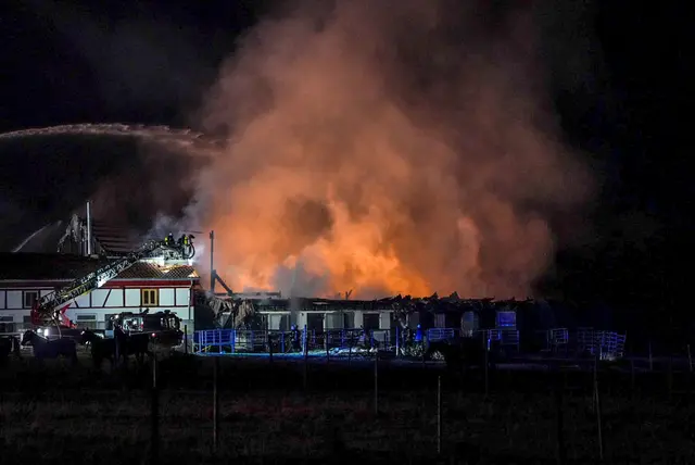 Wie es zu dem Brand kommen konnte, sei noch unklar, so der Sprecher. | Foto: Enrique Kaczor/dpa