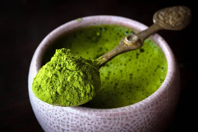 Grüne Vielfalt im Trend: Vor allem Matcha erobert den Food-Markt. | Foto: Sina Schuldt/dpa/dpa-mag