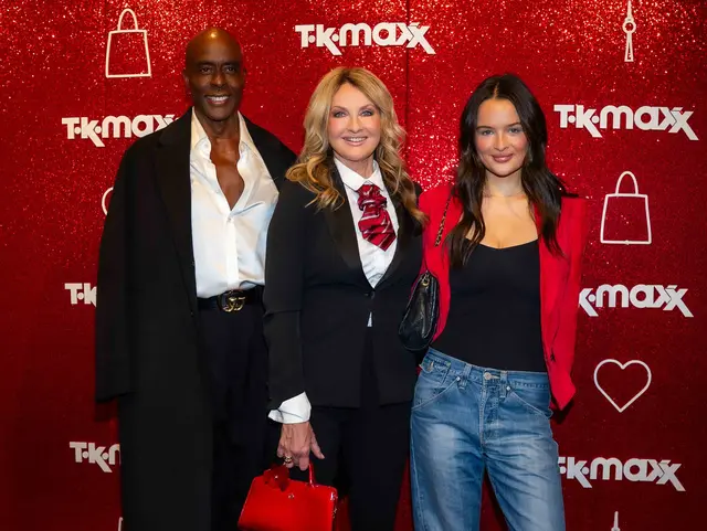 Code Red: Das Late-Night-Shopping-Event feierte die Erweiterung des TK Maxx Stores am Alexanderplatz mit Fashion-, Beauty- und Entertainment-Aktionen. | Foto: TK Maxx
