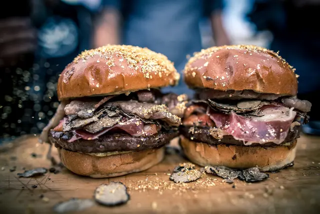 Internationale Food Trucks machen Halt im Herzen von Grünstadt. Vom 16. bis 18. Oktober gibt es Essen, Unterhaltung und eine Kids Area. | Foto: stadtleben.media/gratis