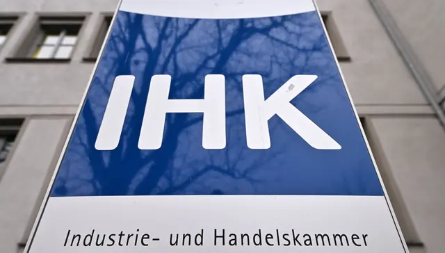 Die Kammern beteiligen sich an der Fachkräftekampagne. (Archivbild) | Foto: Martin Schutt/dpa