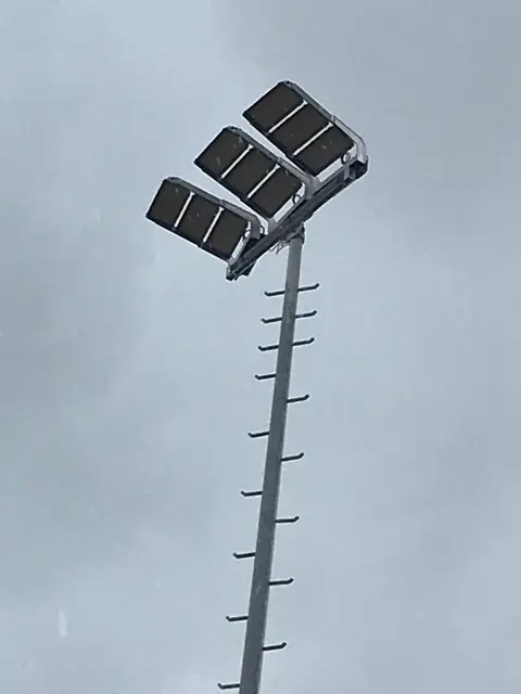 Die neue LED-Flutlichtanlage sorgt am Sportplatz West für moderne Beleuchtung bei Training und Spielen. | Foto: Stadt Speyer