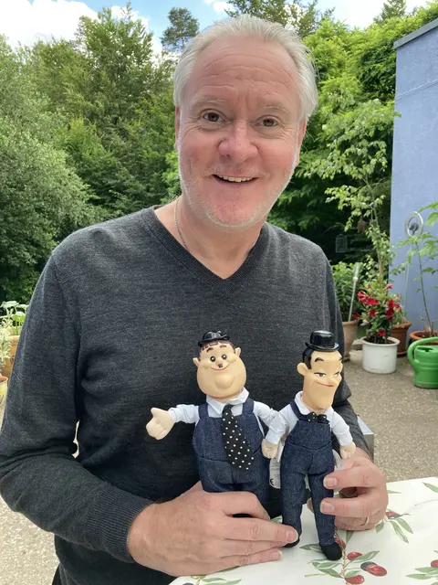 Rainer Dick beschäftigt sich in Morlautern mit Stan Laurel und Oliver Hardy und ihrer besonderen Form der Komik  | Foto: ita