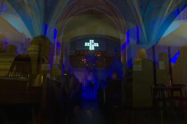 Musik, Licht und Videokunst verbinden sich bei den Musik-Welten in der Diakoniekirche Luther. | Foto: Community Art Center