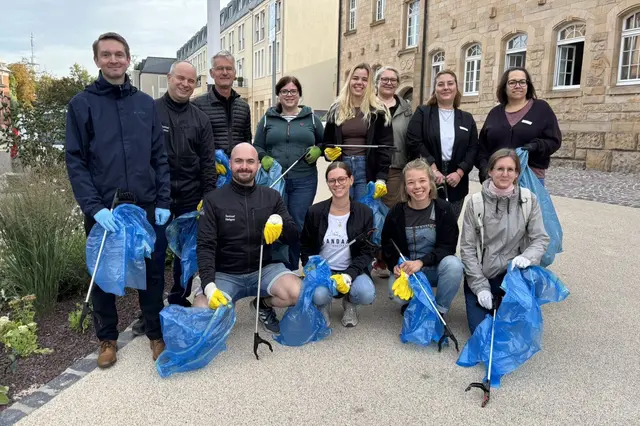 Beim gemeinsamen Müllsammeln rund um Festhalle, Ostpark und Kitas kommt oft mehr zusammen als erwartet. | Foto: Stadt Landau