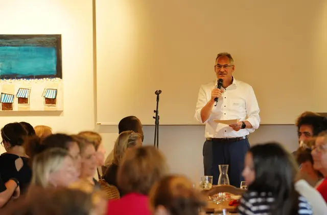 Rund 80 Vertreterinnen und Vertreter kamen beim ersten Bildungsdialog in Bad Bergzabern zusammen. | Foto: KV SÜW