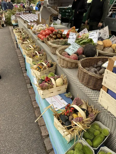 Beim Michaelismarkt in Schönau bieten rund 30 Stände regionale Produkte und Handwerk an. | Foto: Ortsausschuss Schönau