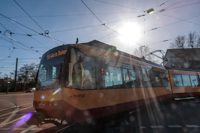 In Wörth am Rhein ist ein BMW mit einer Straßenbahn zusammengestoßen. Nach Angaben der Polizei entstand rund 11.000 Euro Sachschaden, verletzt wurde niemand. (Symbolbild) | Foto: Paul Needham