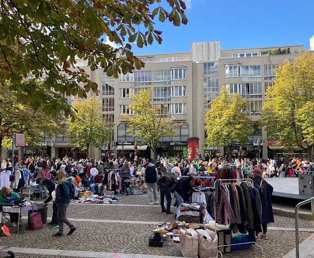 Wer am Kronenplatz trödeln oder verkaufen will, kann seinen Stand am Sonntag ab 10 Uhr aufbauen. | Foto: Karlsruher Fächer GmbH
