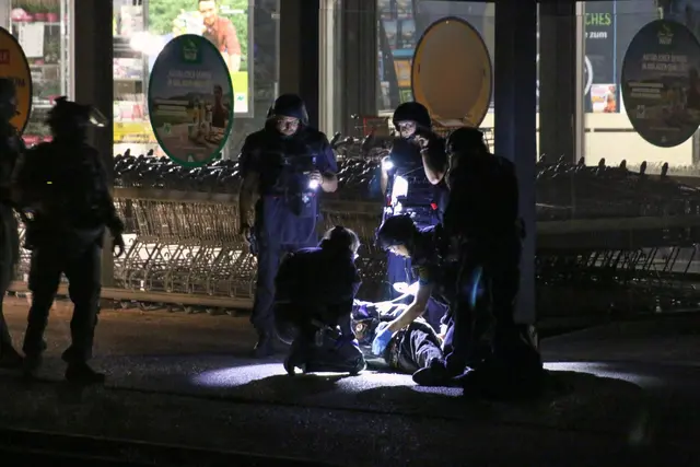 Kurz nach einem Schuss auf eine Frau fasste die Polizei einen Tatverdächtigen. | Foto: Christian Klemm/dpa