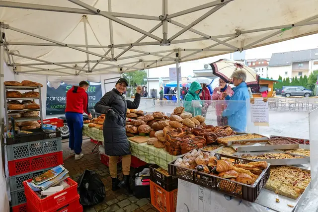 Brot, Gebäck und regionale Spezialitäten gehören traditionell zum Angebot beim Ramsteiner Bauernmarkt. Auch am Sonntag, 4. Oktober, laden wieder zahlreiche Stände zum Probieren und Einkaufen ein. | Foto: Archiv/Erik Stegner