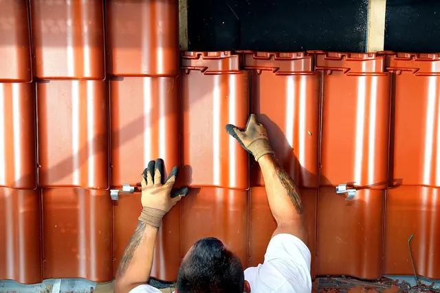 Dachdecker im Kreis Germersheim erhalten ab Oktober 3,8 Prozent mehr Tariflohn. | Foto: IG BAU | Tobias Seifert
