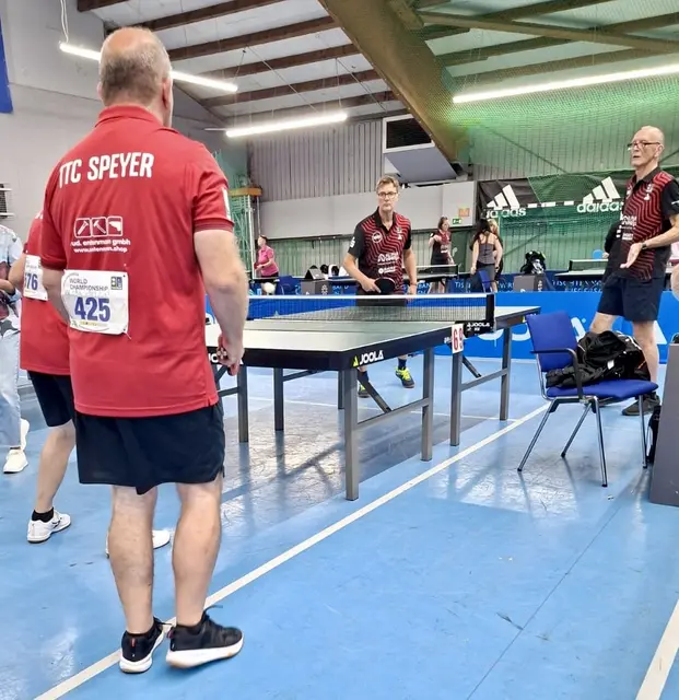 Parkinson Betroffene aus der PPP-Abteilung des TTC Speyer beim Doppelspiel während der WM 2026. | Foto: Kadel / Hebrank