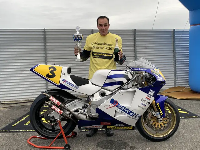 Jörg Schöllhorn feiert den Titel in der 500 ccm Klasse | Foto: Michael Sonnick