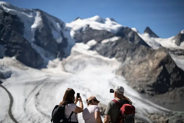 Es war das zweitschlimmste Jahr seit Beginn der Messungen für die Schweizer Gletscher (Archivbild) | Foto: Gian Ehrenzeller/KEYSTONE/dpa